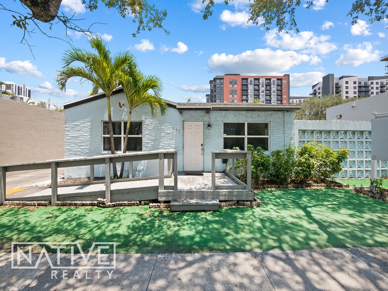 642 NE 3rd Ave, Fort Lauderdale, FL for lease - Building Photo - Image 1 of 17