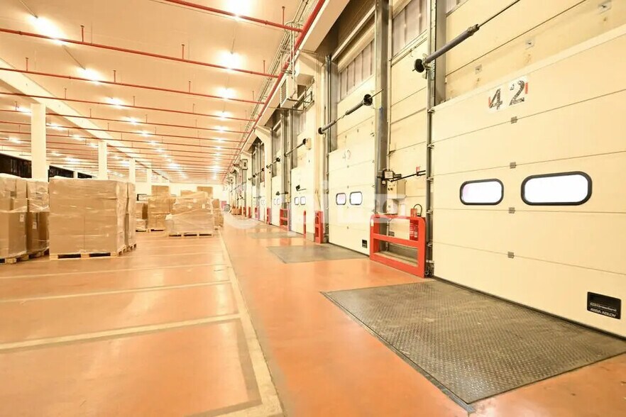 Office in Saint-Quentin-Fallavier for lease - Building Photo - Image 3 of 10