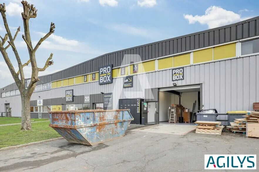 Industrial in Massy for lease - Building Photo - Image 1 of 7