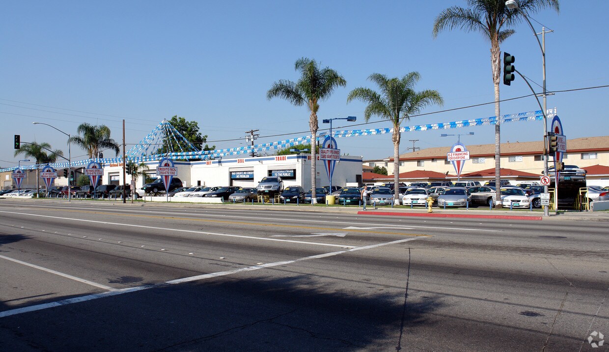 13541 Prairie Ave, Hawthorne, CA 90250