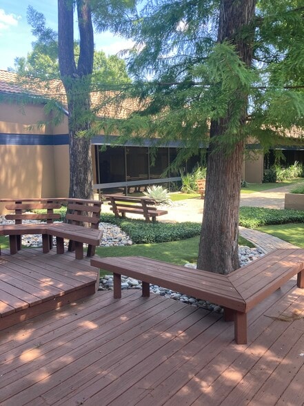 4851 Keller Springs Rd, Addison, TX for lease - Building Photo - Image 3 of 4