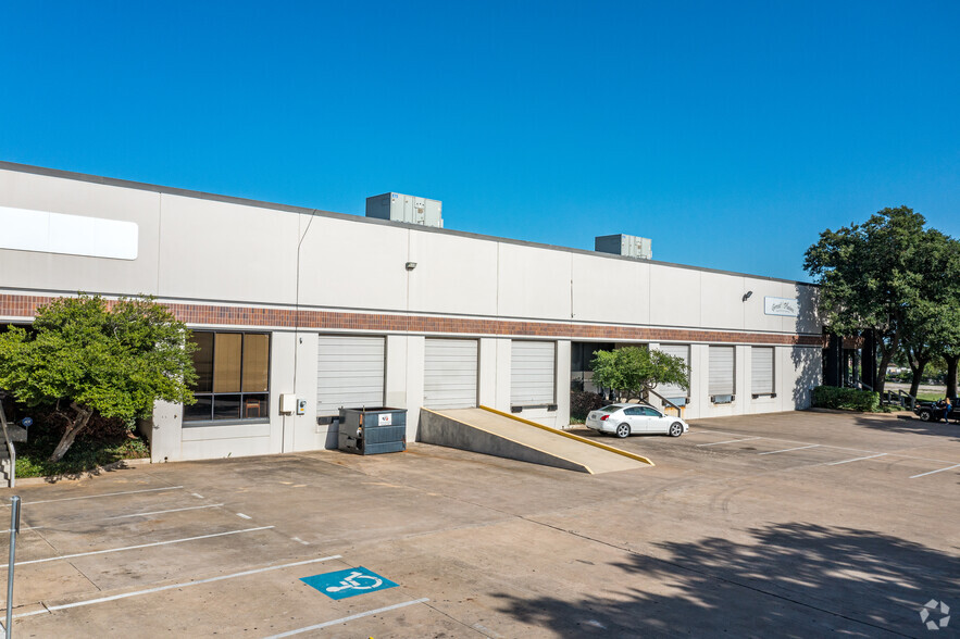 11111-11125 Zodiac Ln, Dallas, TX for sale - Building Photo - Image 1 of 1