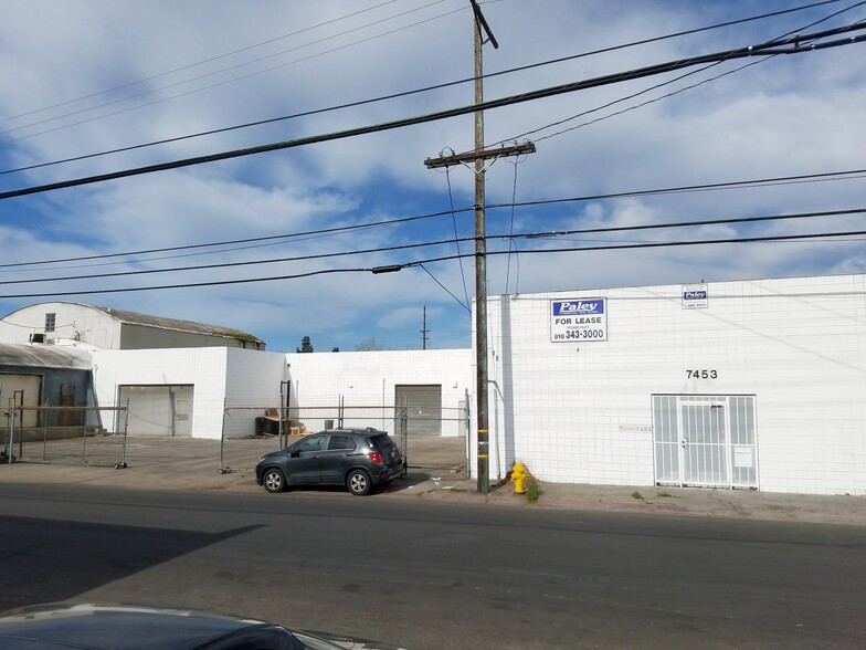 7453 Deering Ave, Canoga Park, CA for lease - Building Photo - Image 1 of 1