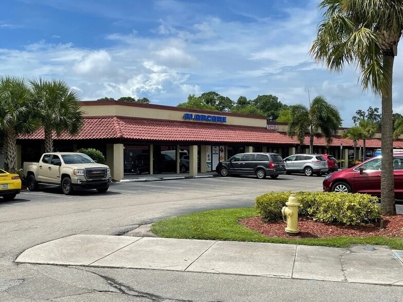 15200 S Tamiami Trl, Fort Myers, FL for lease - Building Photo - Image 3 of 4