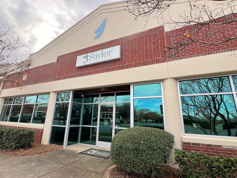 136 Corporate Park Dr, Mooresville, NC for lease - Building Photo - Image 1 of 17