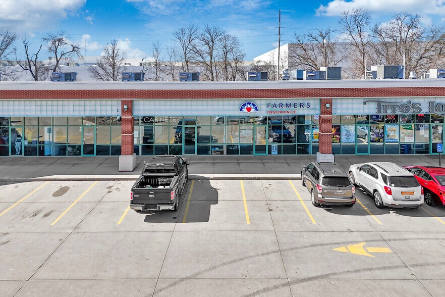 3880-3928 NW Urbandale Dr, Urbandale, IA for lease - Building Photo - Image 2 of 10