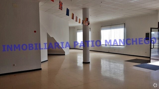 Retail in Mora, Toledo for lease Interior Photo- Image 1 of 4