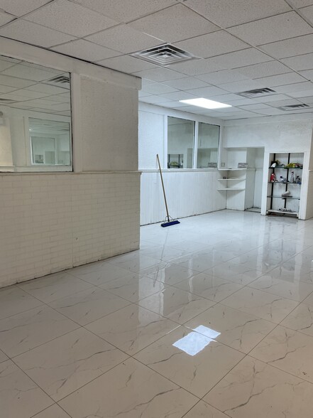 9911 37th Ave, Corona, NY for lease - Interior Photo - Image 2 of 9