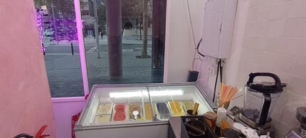 Retail in Barcelona, Barcelona for lease Interior Photo- Image 2 of 9