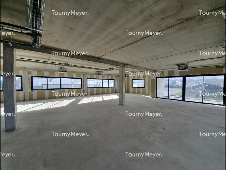 Office in Larmor-Plage for lease - Interior Photo - Image 3 of 4