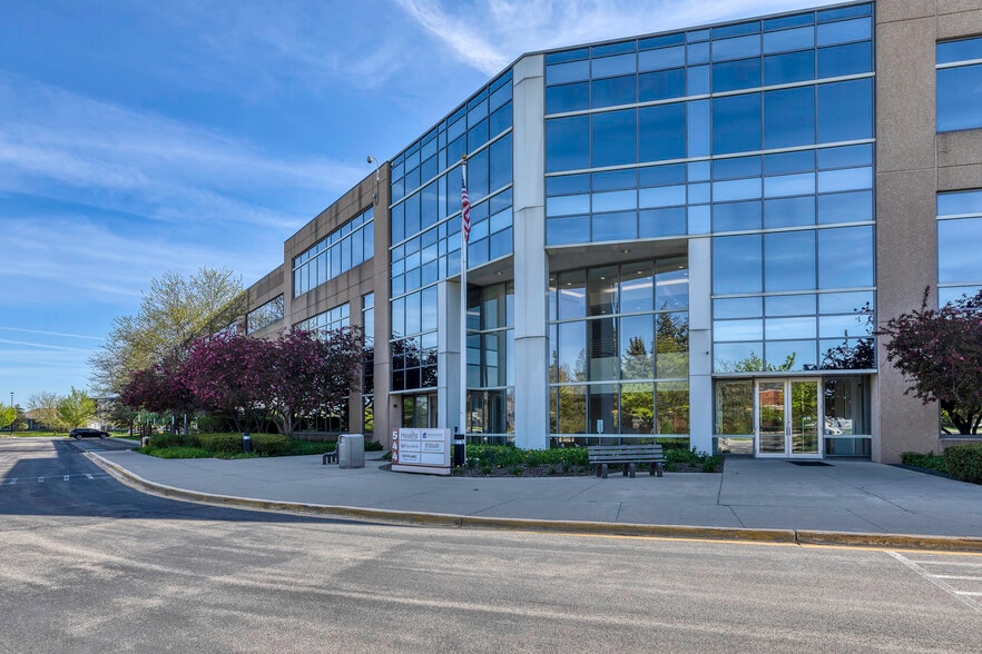 544 Lakeview Pky, Vernon Hills, IL for lease - Building Photo - Image 3 of 16