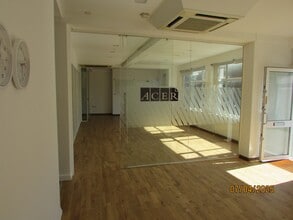 15 Canfield Pl, London for lease Interior Photo- Image 2 of 3