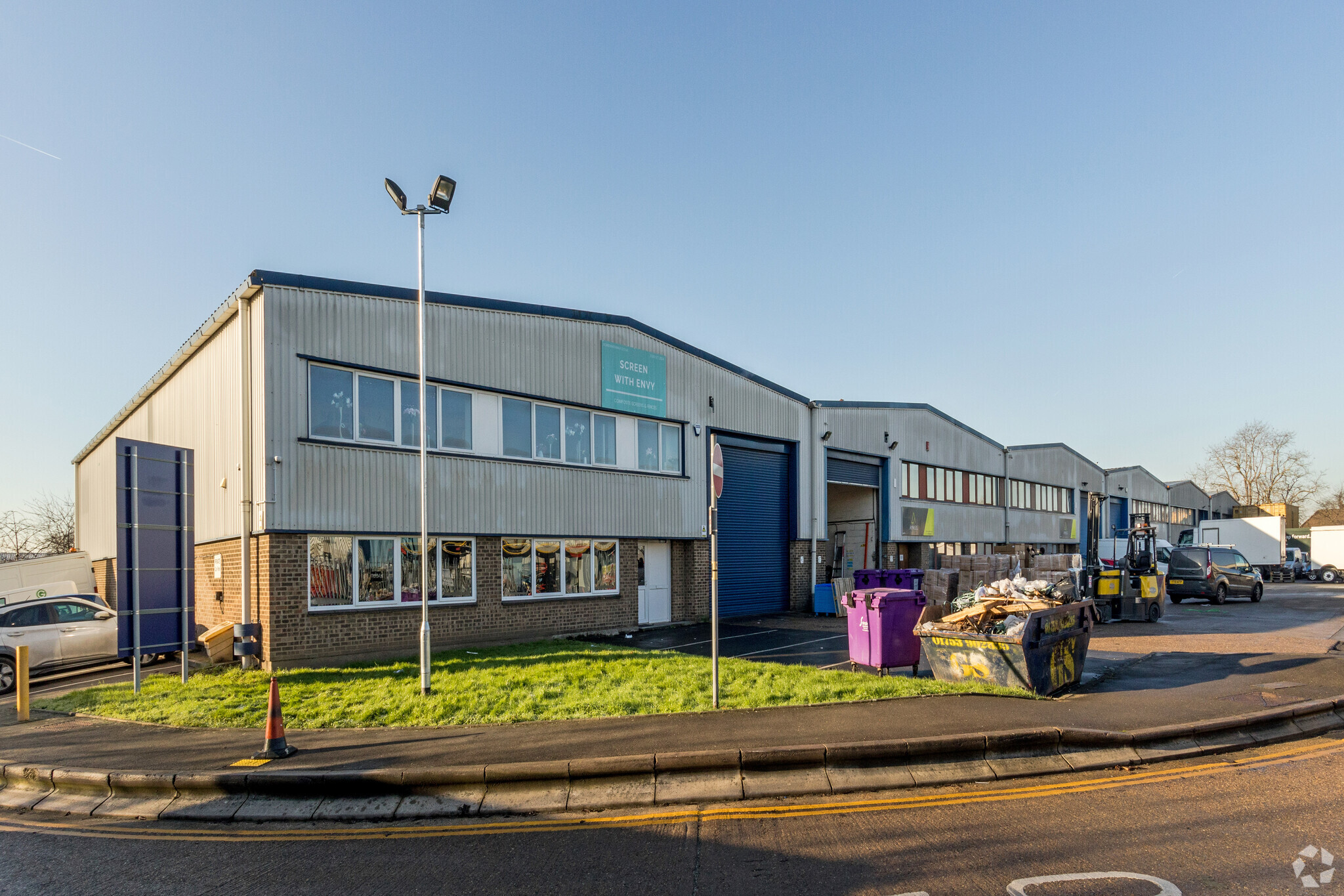 Pasadena Close, Hayes for lease Building Photo- Image 1 of 7