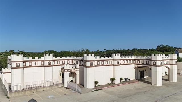 819 Los Presidentes Ave, Laredo, TX for sale - Building Photo - Image 3 of 88