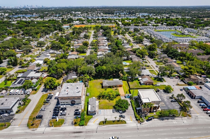 2972 Griffin Rd, Fort Lauderdale, FL for sale - Building Photo - Image 1 of 10