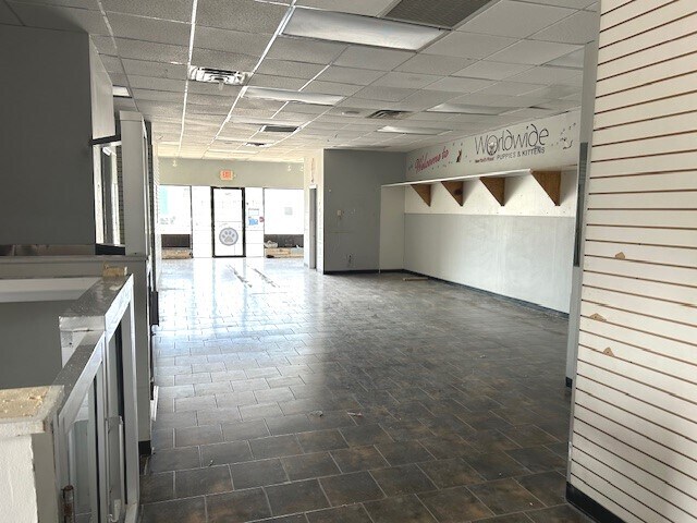 2560 Sunrise Hwy, Bellmore, NY for lease - Interior Photo - Image 2 of 10