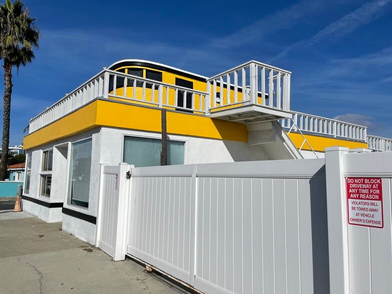 16732-16735 Pacific Coast Highway portfolio of 2 properties for sale on LoopNet.com - Building Photo - Image 2 of 7