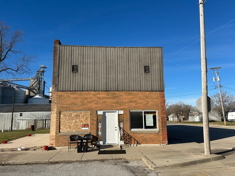 151 Macon St, Latham, IL for sale - Building Photo - Image 2 of 17