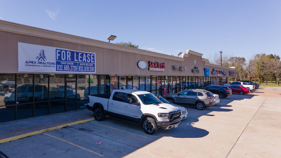 802 Texas Pky, Stafford, TX for lease - Building Photo - Image 2 of 3