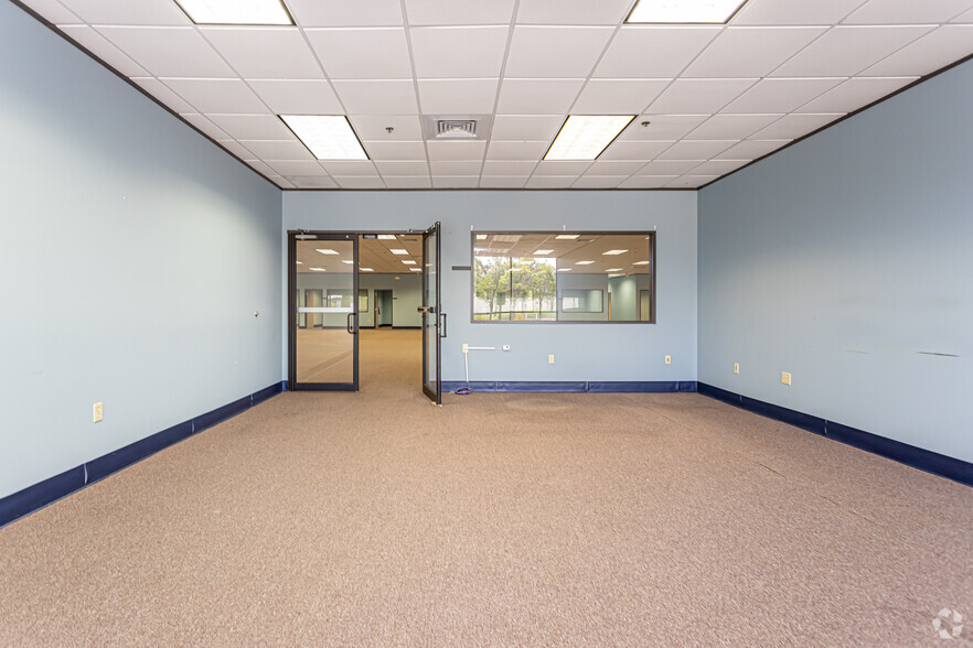 11777 Industriplex Blvd, Baton Rouge, LA for lease - Interior Photo - Image 3 of 21