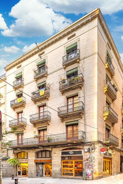 Retail in Barcelona, Barcelona for lease - Primary Photo - Image 1 of 1