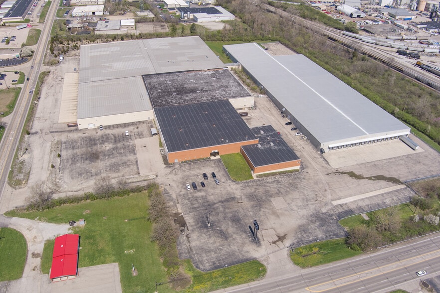 2875 Needmore Rd, Dayton, OH for lease - Primary Photo - Image 1 of 2
