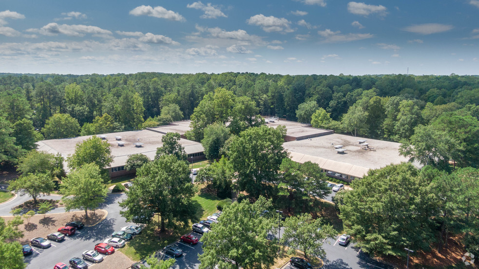 500 Gregson Dr, Cary, NC for lease - Building Photo - Image 2 of 12