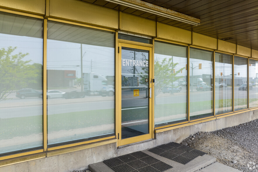 1300 Steeles Ave E, Brampton, ON for lease - Building Photo - Image 3 of 5