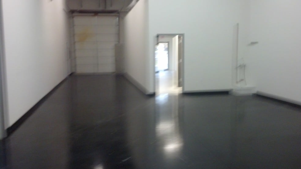 1075 W Kathryn St, Nixa, MO for sale - Building Photo - Image 1 of 1