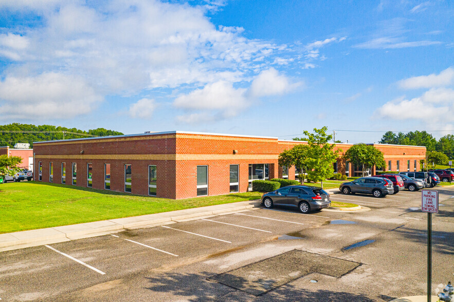 16001-16071 Continental Blvd, Colonial Heights, VA for lease - Building Photo - Image 3 of 12