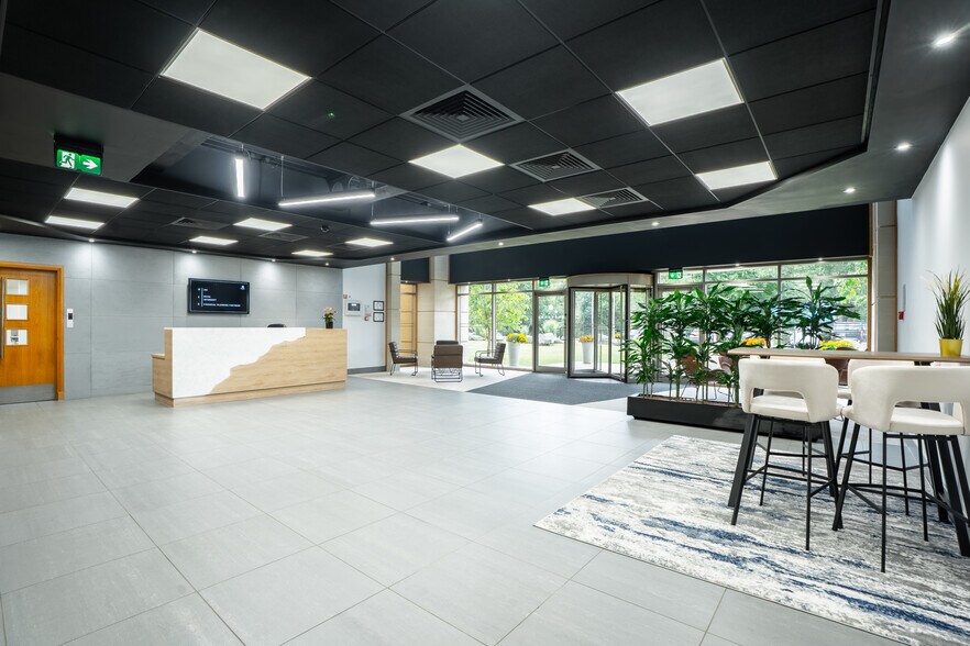 Wick Rd, Englefield Green for lease - Building Photo - Image 1 of 10