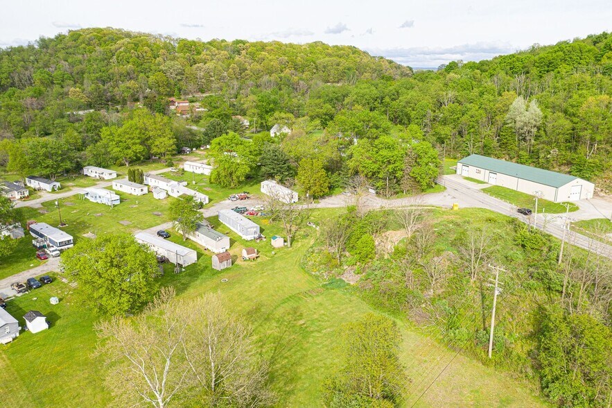 2433 Racetrack Rd, New Stanton, PA 15672