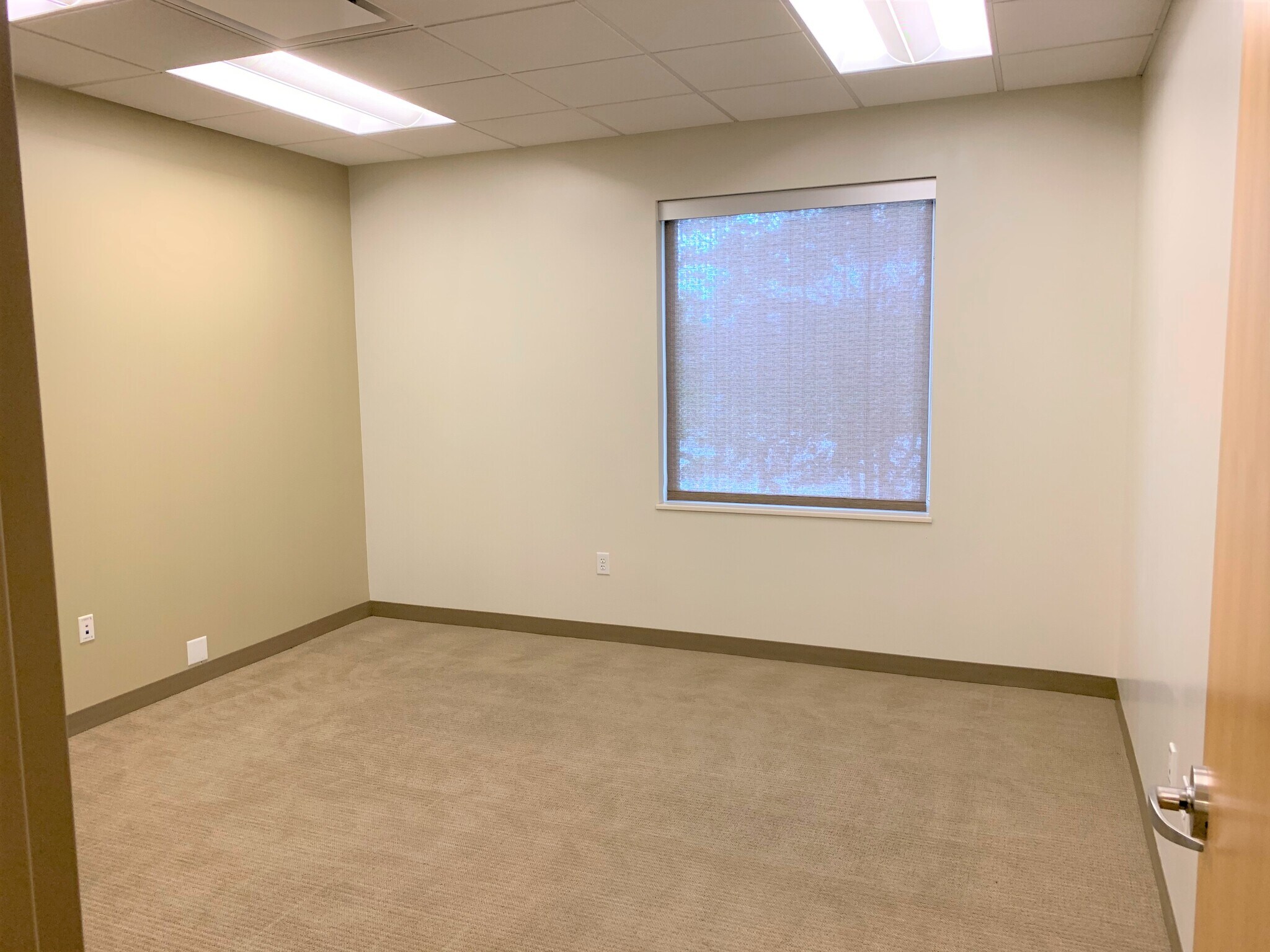 1979 W 1900 S, Syracuse, UT for sale Interior Photo- Image 1 of 1