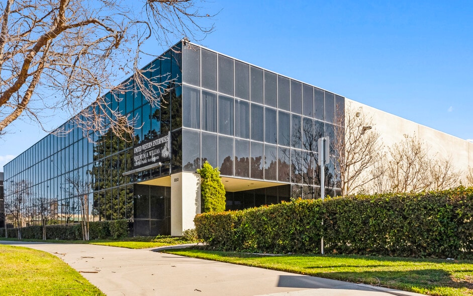 850 Flynn Rd, Camarillo, CA for sale - Building Photo - Image 2 of 17