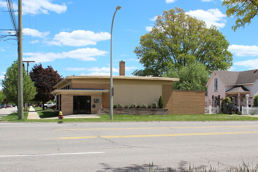 7307 Allen Rd, Allen Park, MI 48101