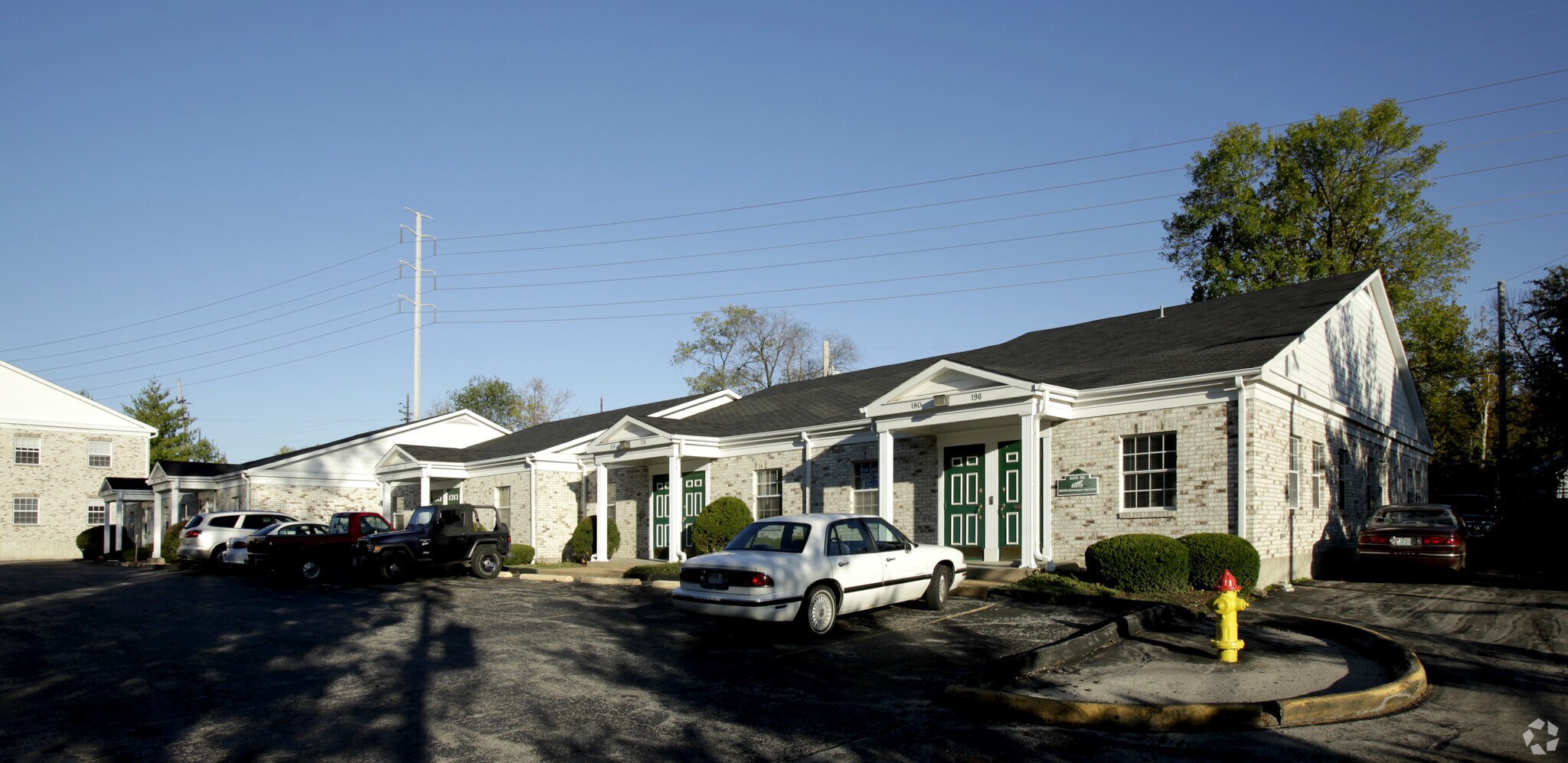 910 S Kirkwood Rd, Kirkwood, MO 63122