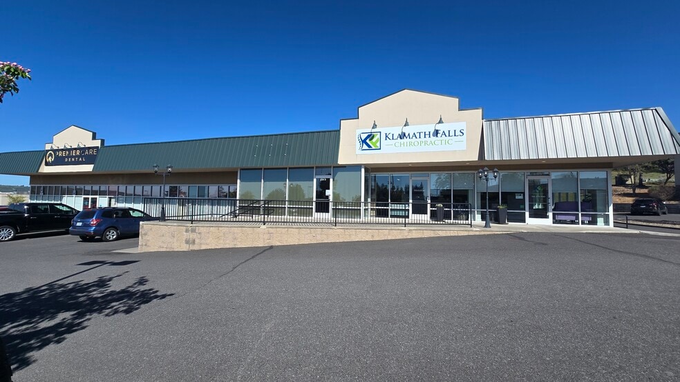 2573 Campus Dr, Klamath Falls, OR for lease - Building Photo - Image 1 of 27