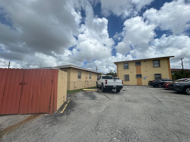 231 E 7th St, Hialeah, FL for sale - Building Photo - Image 2 of 35