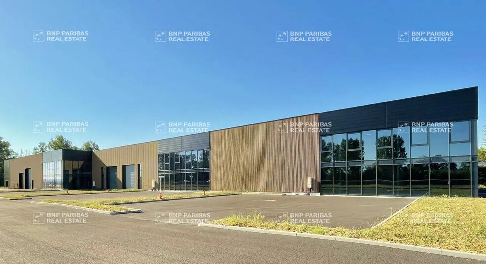 Flex in Ambérieux for lease - Building Photo - Image 2 of 5