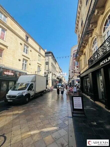 Retail in Bordeaux for lease - Building Photo - Image 1 of 12