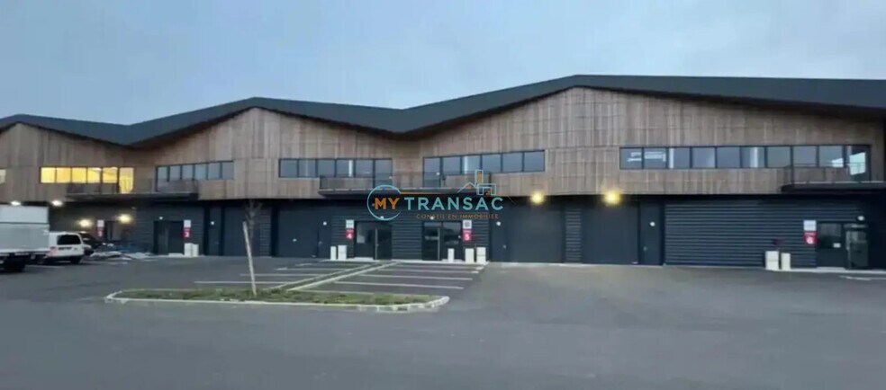 Flex in Moissy-Cramayel for sale - Building Photo - Image 1 of 14