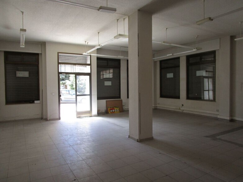 Retail in Salamanca for lease - Building Photo - Image 3 of 17
