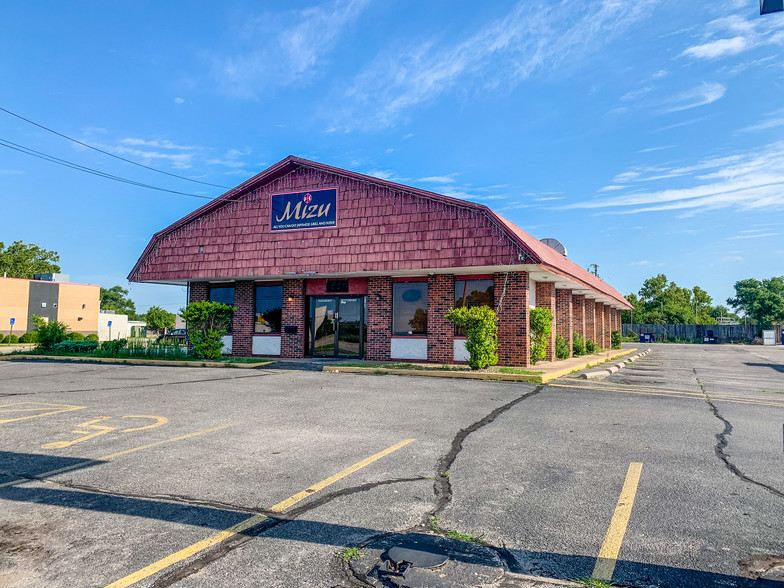 2140 W 21st St, Wichita, KS for sale - Building Photo - Image 1 of 1