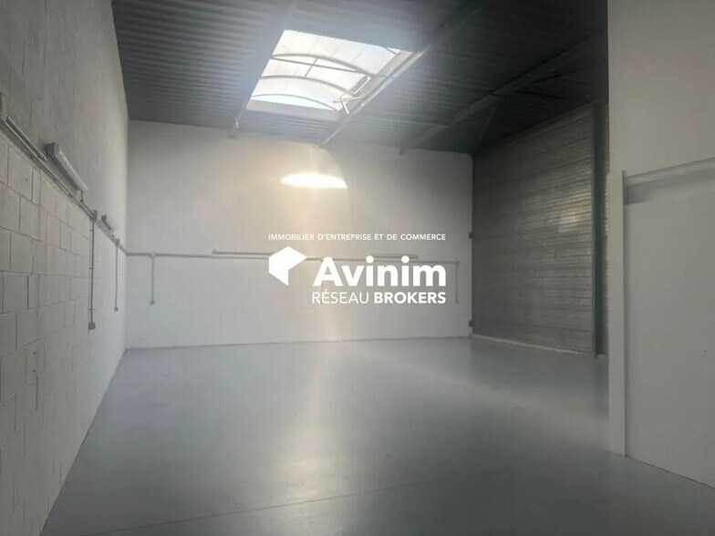 Industrial in Eaubonne for lease - Interior Photo - Image 3 of 7