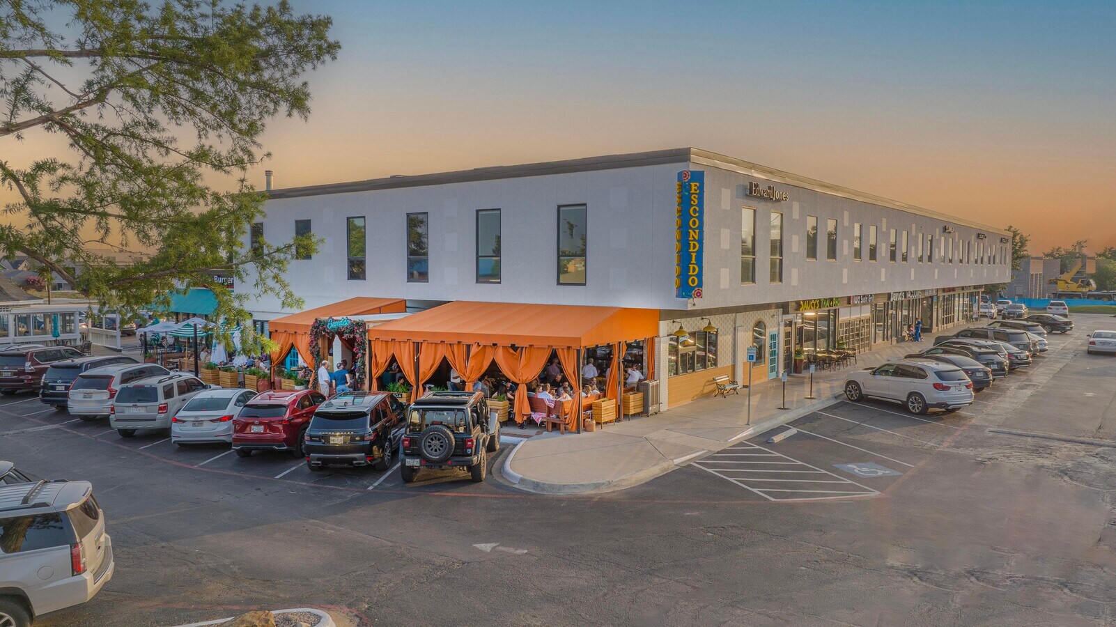 59305950 Royal Ln, Dallas, TX 75230