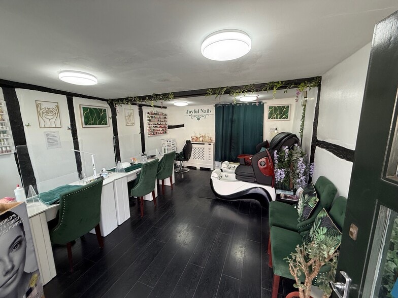 20 Aylesbury End, Beaconsfield for lease - Building Photo - Image 3 of 4