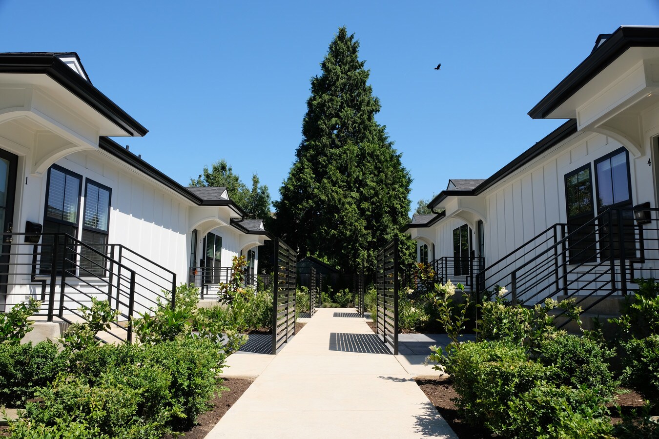 21212127 SE Caruthers St, Portland, OR, 97214 Apartments Property