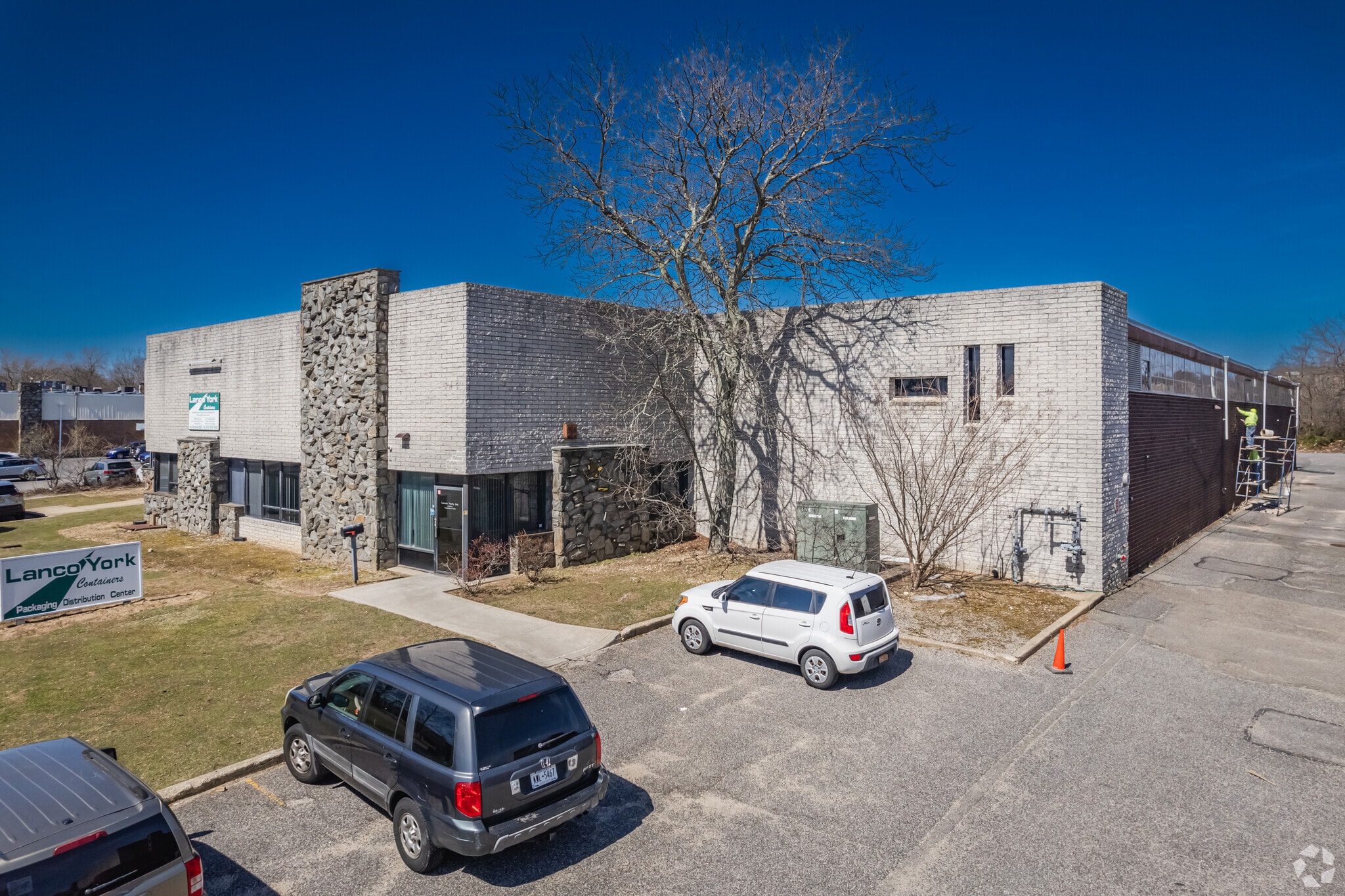 81 Modular Ave, Commack, NY for lease Primary Photo- Image 1 of 6