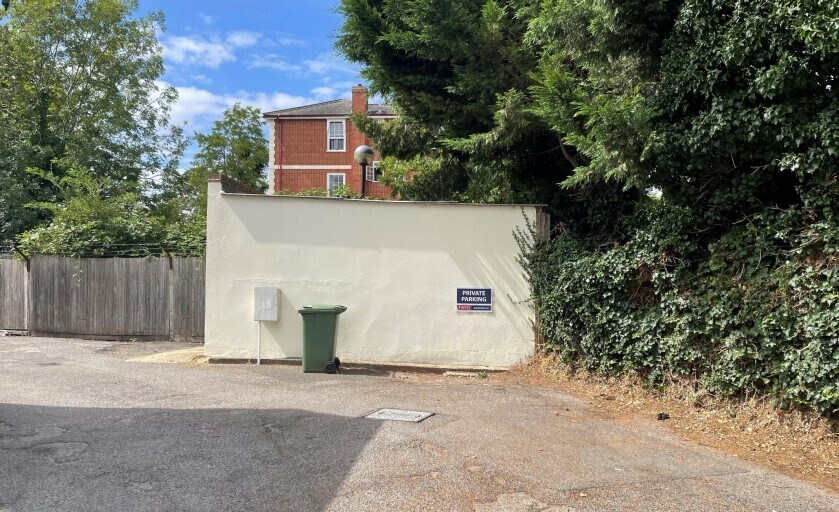 30 West Hill, Epsom for lease - Building Photo - Image 2 of 2