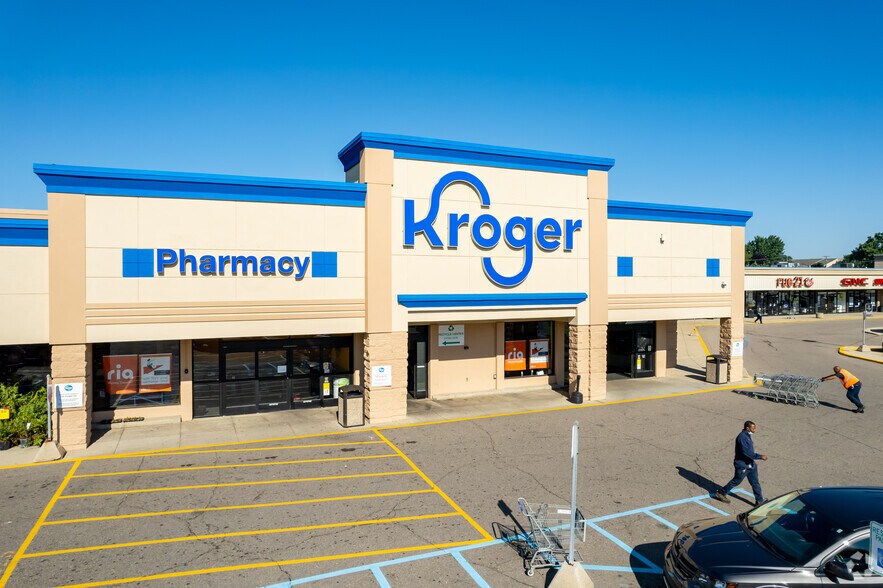 26233-26495 Hoover Rd, Warren, MI for sale - Primary Photo - Image 1 of 1